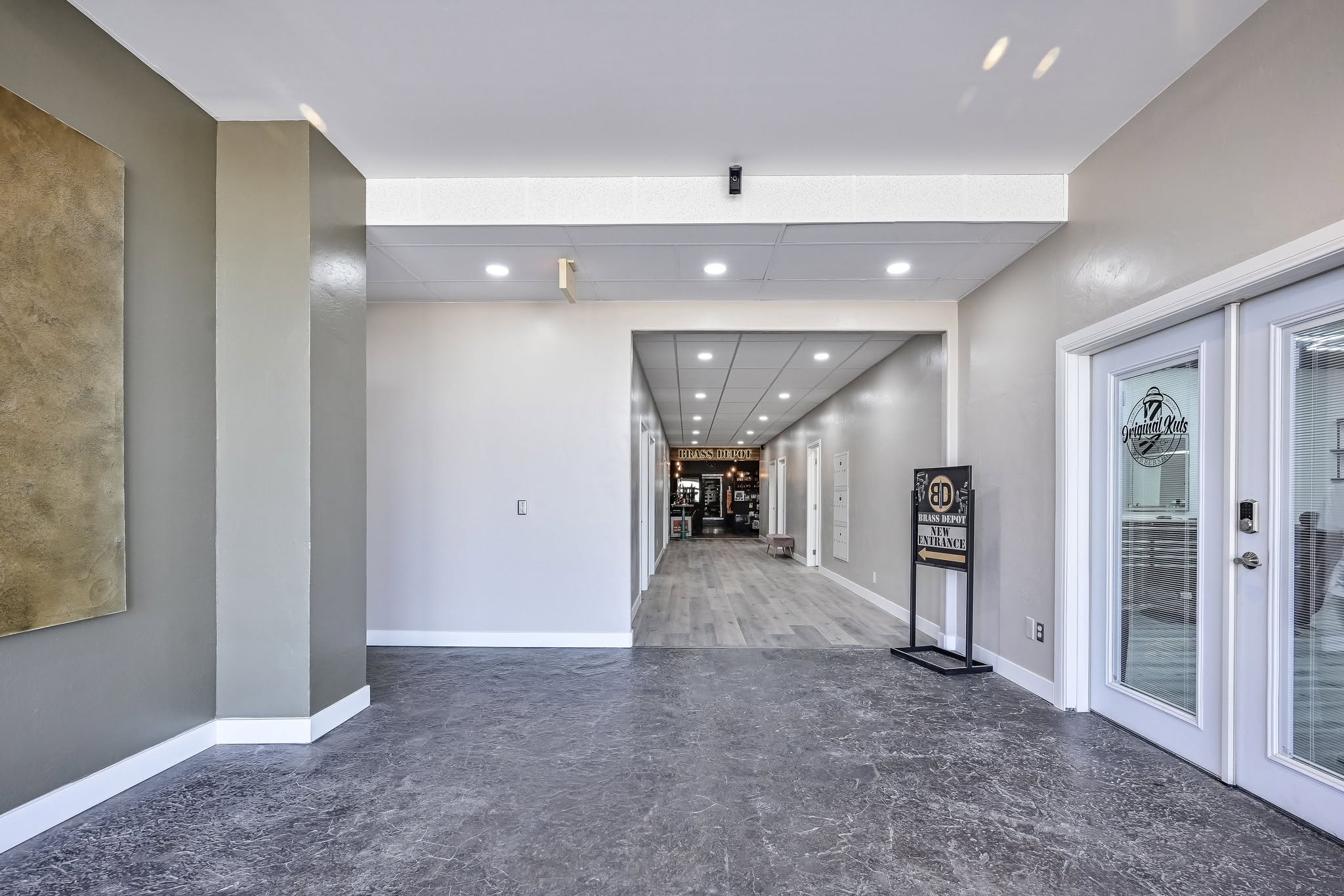 139 N Balsam St — The corridor