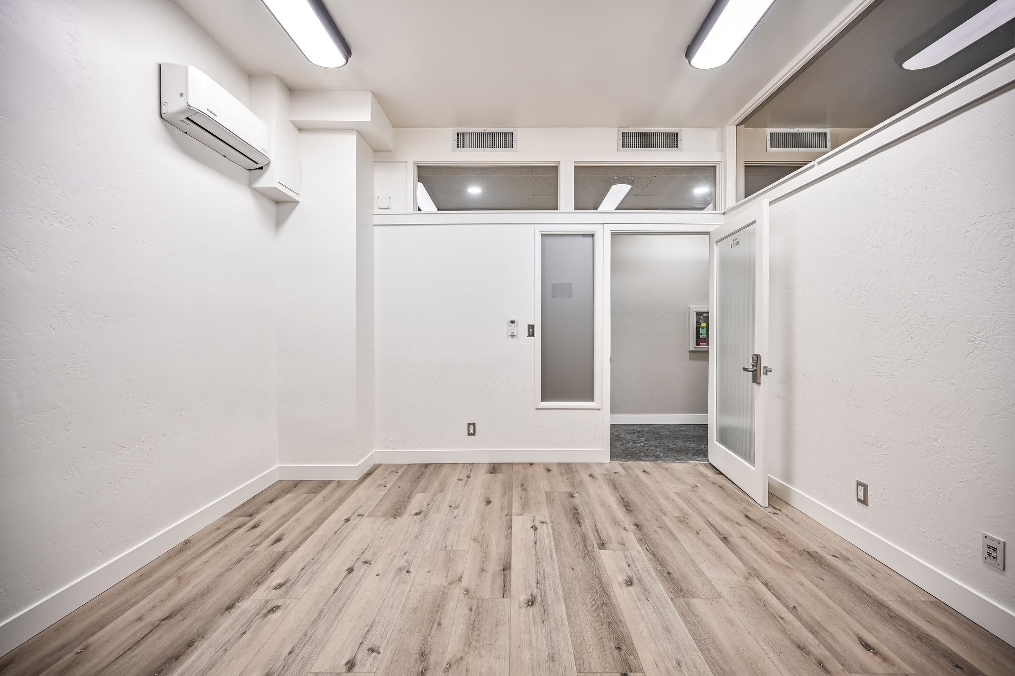 139 N Balsam St — A suite, ready to lease